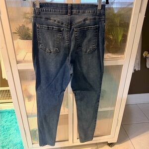 Straight leg stretchy Women's Jeans